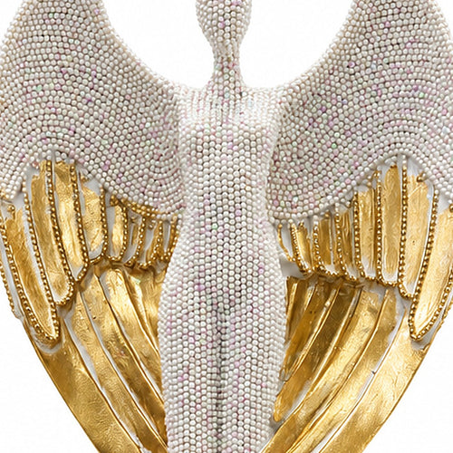 Ángel blanco con alas doradas, detalle de las alas