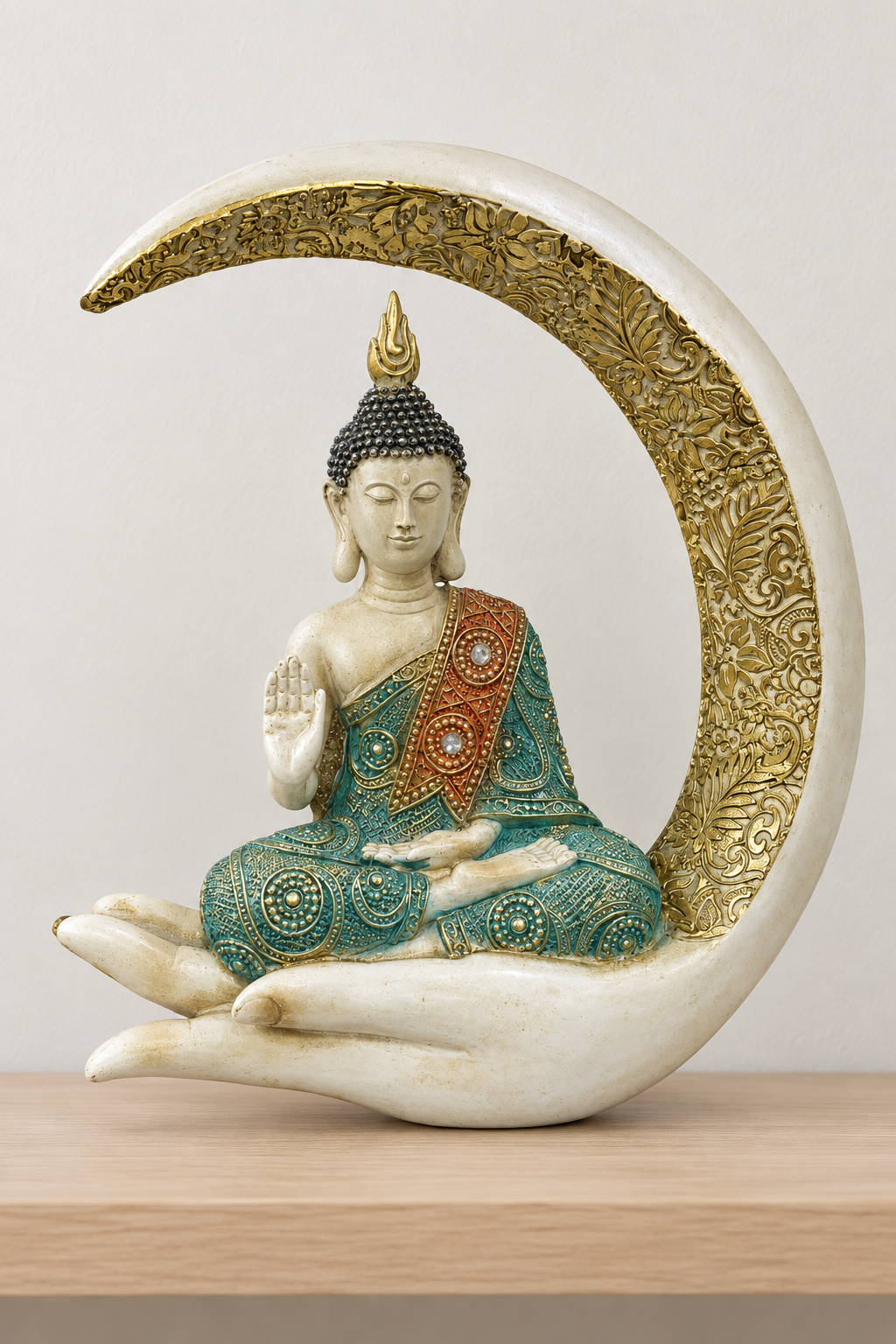 Buda con luna sobre repisa de madera